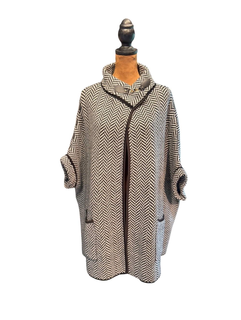 APT. 9 Black & White Chevron Pattern Acrylic Poncho Sweater